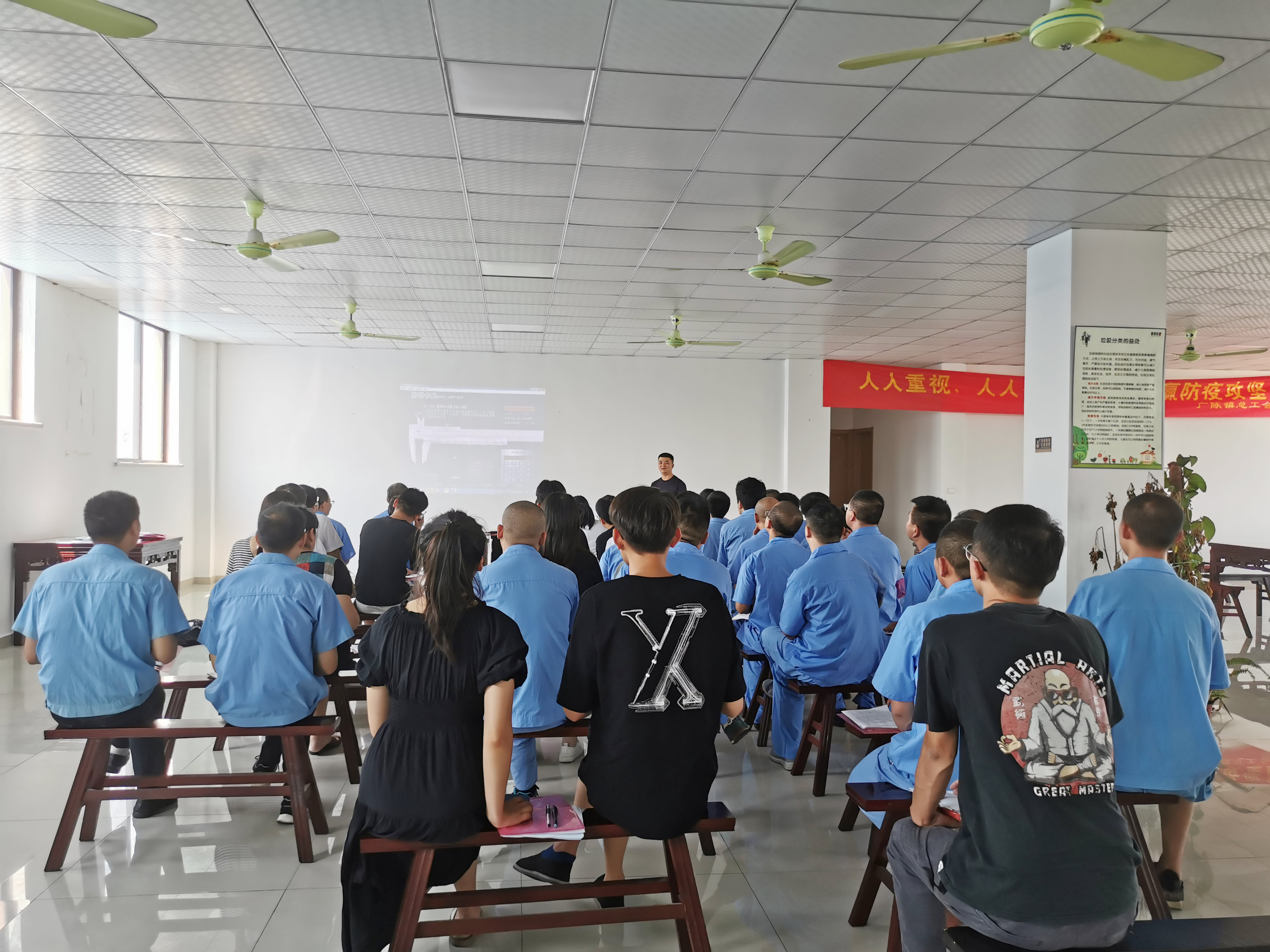 新發(fā)現(xiàn)組織員工參加中級(jí)鉗工知識(shí)培訓(xùn)，新知識(shí)get！